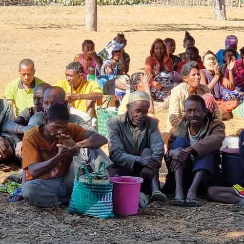 Menschen-in-Madagaskar-leiden-unter-der-Duerre