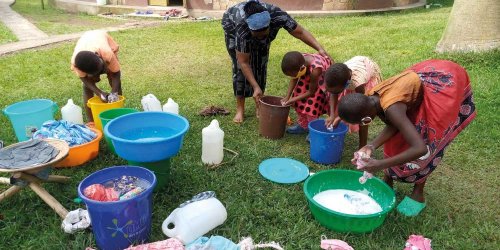 Waschtag in der Chain Foundation Uganda