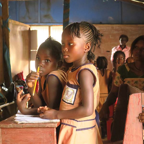 Mädchen in der Schule in Sierra Leone